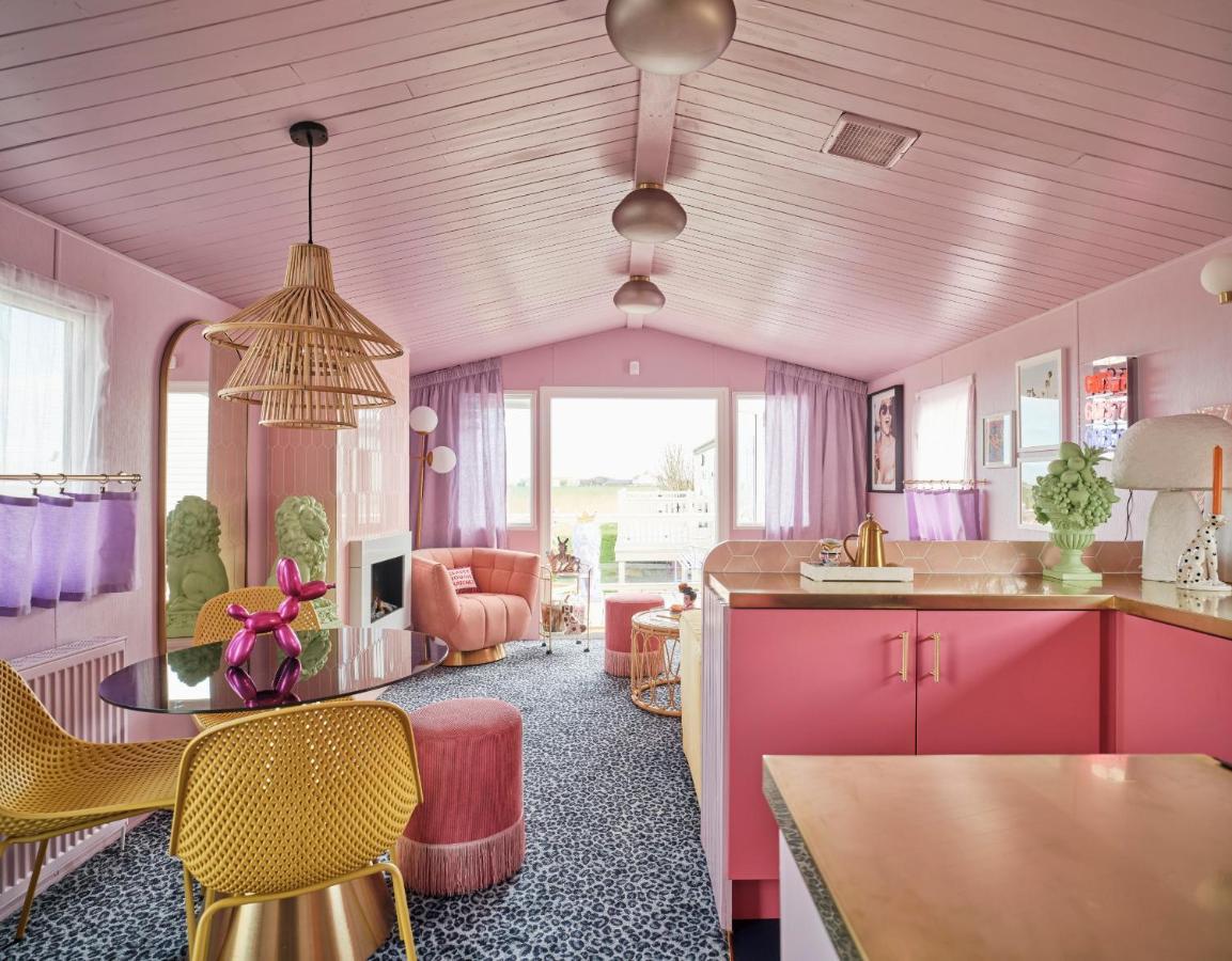 Fun Barbie Inspired, 6 Berth Caravan - Camber Sands Holiday Park, Near The Beach 外观 照片